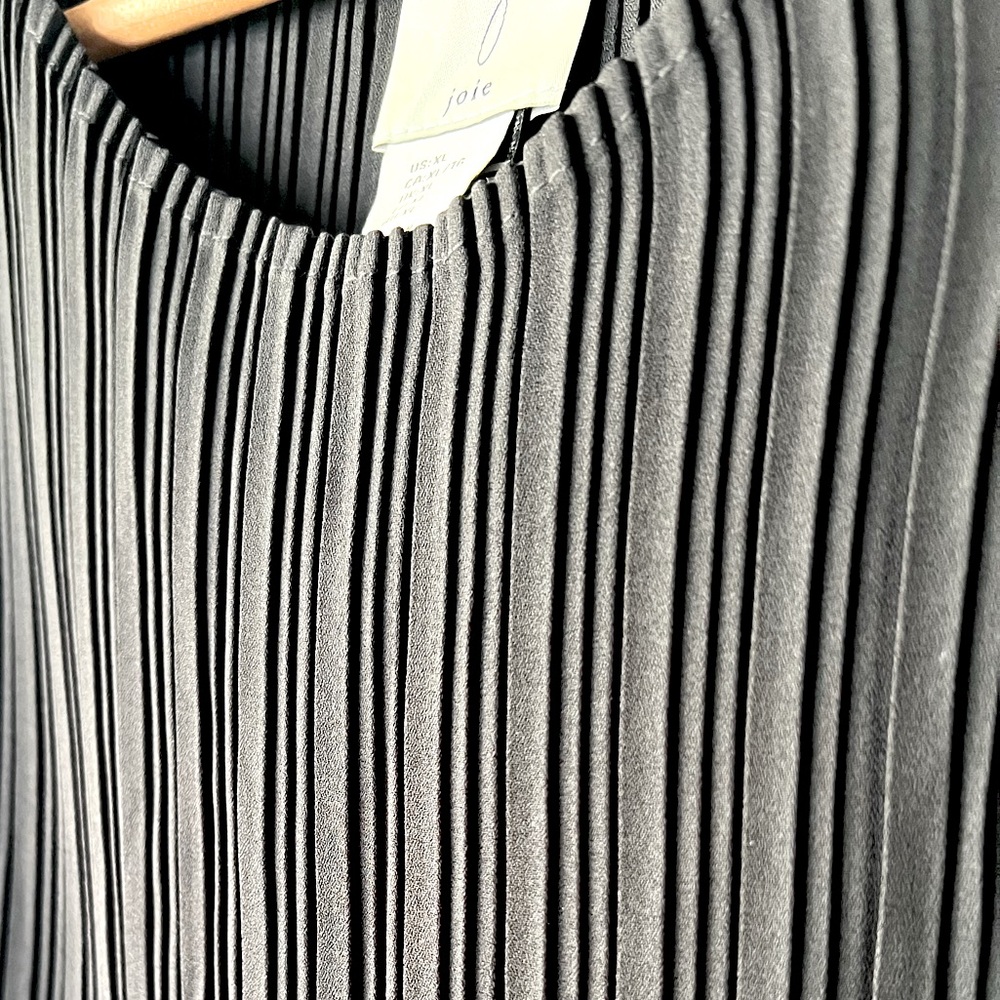NWOT Joie Pleated Black Sleeveless Shell Blouse, XL - Picture 3 of 5